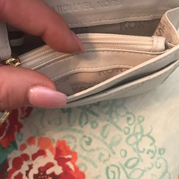 Michael Kors Keychain Wallet - Picture 6 of 8